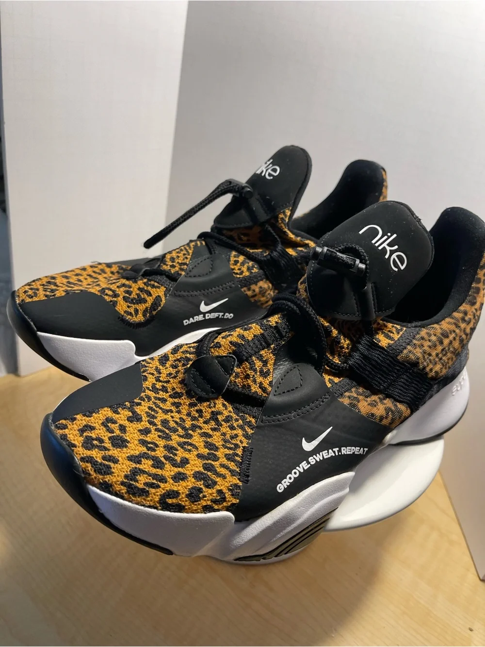Nike SuperRep Groove Leopard Womens Athletic Shoes Size 9 - Like New  **